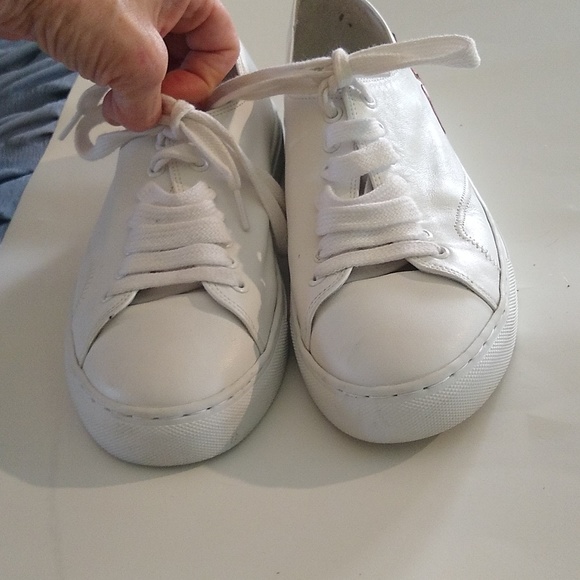 Helena and Kristie white sneakers w/ hand & heart detail at sides size 39/ 9 - Picture 5 of 9